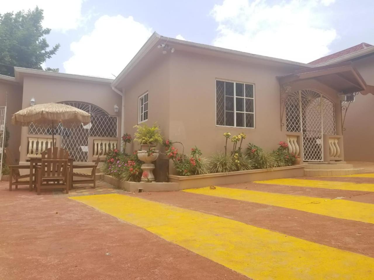 Vila Cliffe Ranch Mandeville Exteriér fotografie