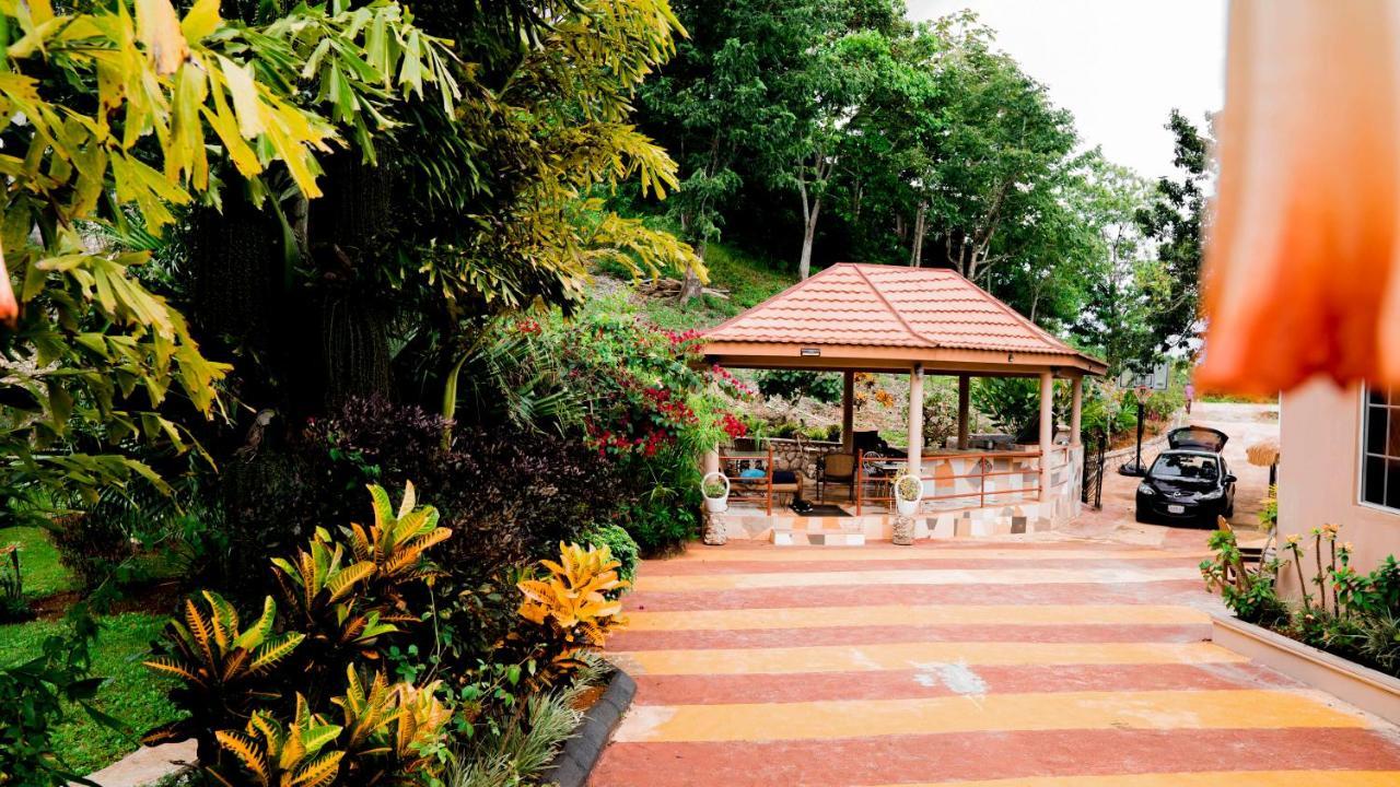 Vila Cliffe Ranch Mandeville Exteriér fotografie